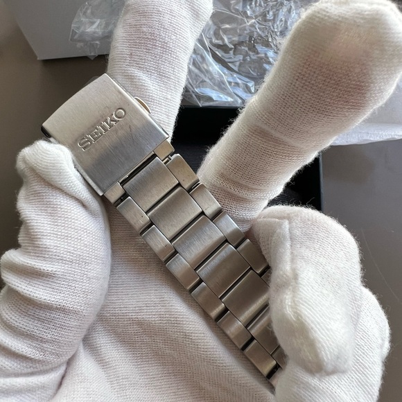 Seiko Sport Black Dial Stainless Steel Men’s Watch SUR505 - Picture 2 of 4